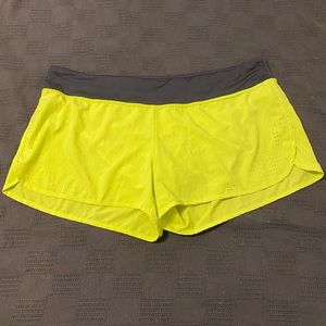 Set of 2 athletic shorts
